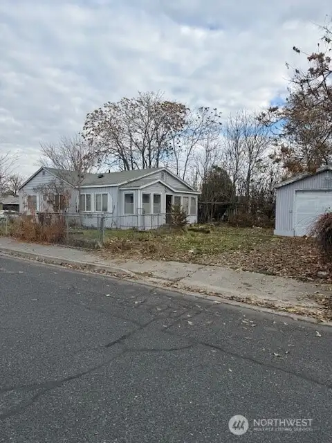 The back of the home offers a direct access to the garage/shop.  The driveway into the garage also has a wide piece of the fence that can be closed.