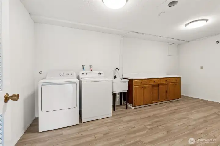 Laundry Room on lower level. Laundry Room on lower level.