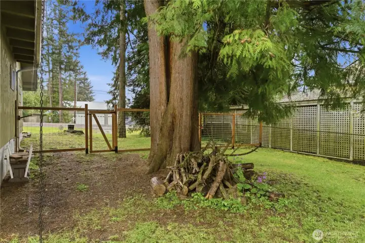 The garden area is generously sized, offering plenty of room for planting, expanding your beds, or creating additional outdoor spaces. Whether you envision a thriving garden, a relaxing retreat, or a bit of both, there’s space here to bring your ideas to life.