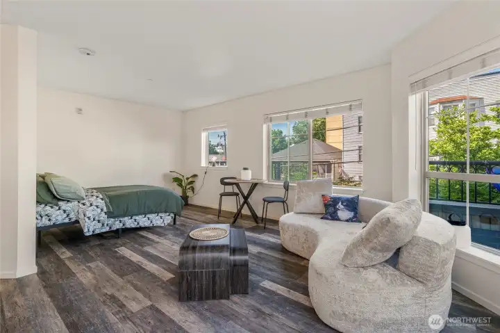 Open living space with direct access to the oversized balcony