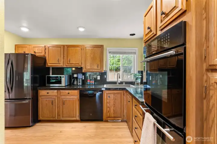Kitchen w/Oak Cabinets