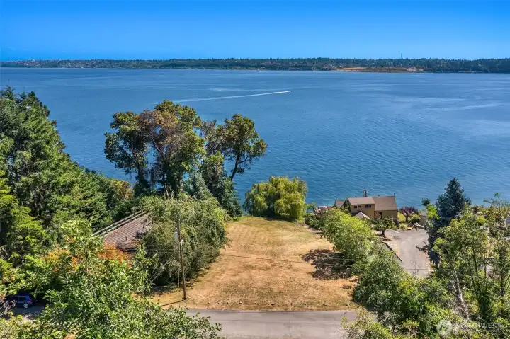 Lovely views from this south-facing waterfront cabin.