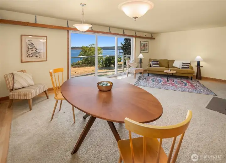 Big dining area provides the ability to have fun gatherings, work from home or play games.