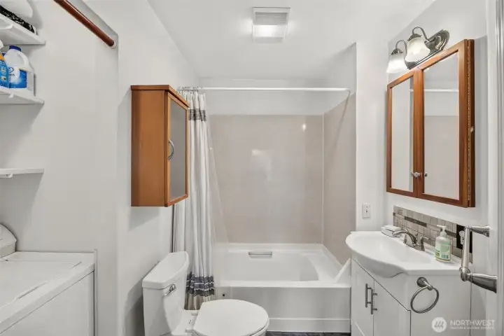 Bathroom/Laundry Bathroom/Laundry