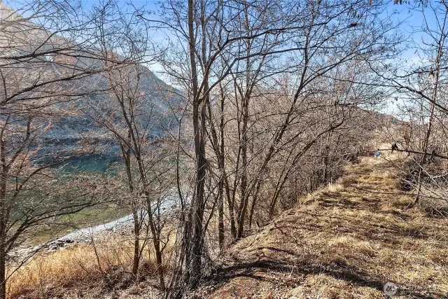 Front waterfront gentle slopes