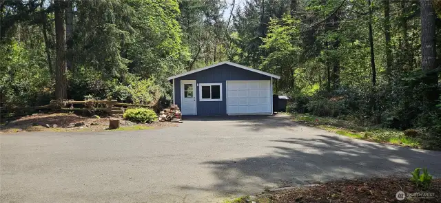 Nearly 500 sq ft shop with electricity.