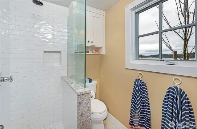 3/4 bath in boathouse.