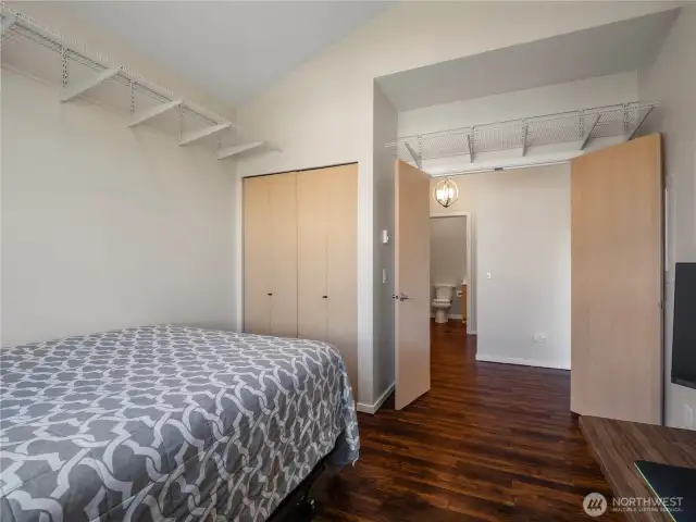 This room would make a great office space with lots of shelves for extra storage options.