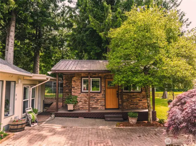 Separate office/ Hobby cabin