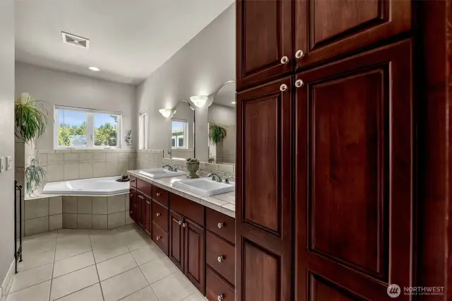 Primary bath, abundant storage
