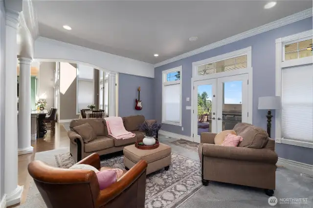 Family room off kitchen and informal dining area. Plenty of extra seating at the breakfast bar.