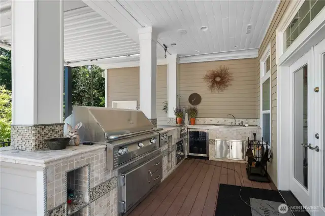 Outdoor kitchen is perfect for entertaining!