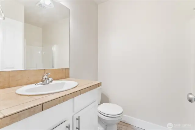 bath 1st fl