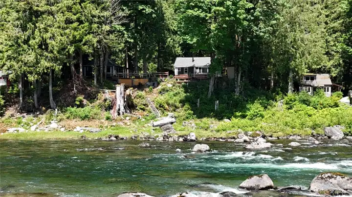 WATERFRONT CABIN ALONG THE EXCEEDINGLY BEAUTIFUL SKYKOMISH RIVER.