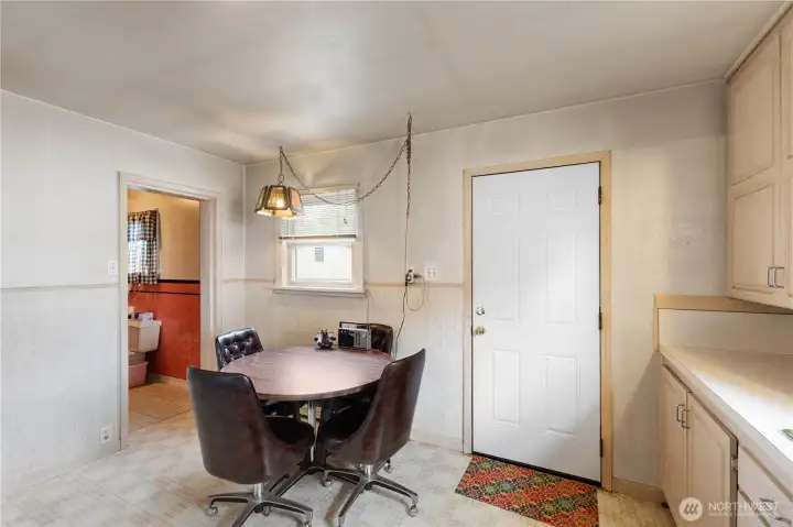 Kitchen w/eating space