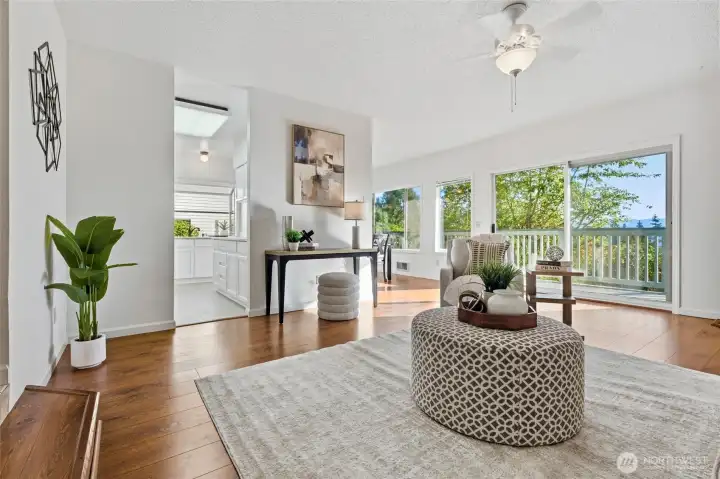 Open-concept living with stunning easterly views of Lake Sammamish and the Cascades.