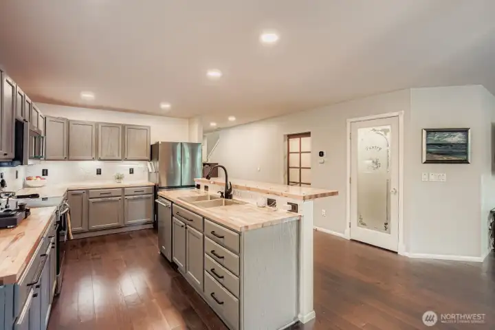 Great countertop space and storage with stainless steel appliances