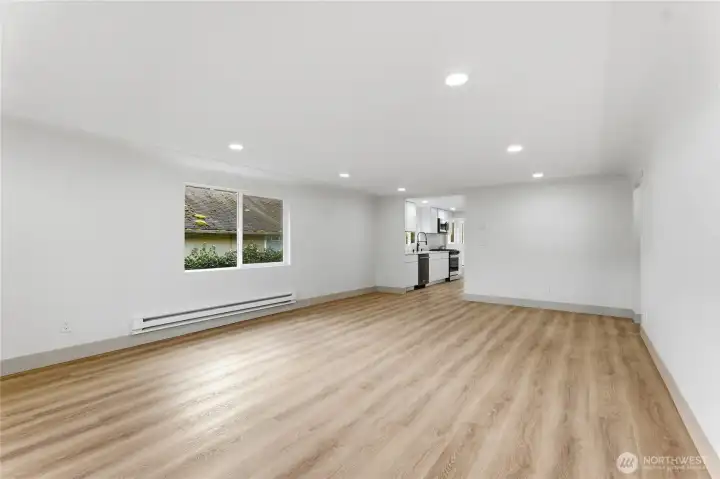 Oversized living room with plenty of space to lounge or entertain