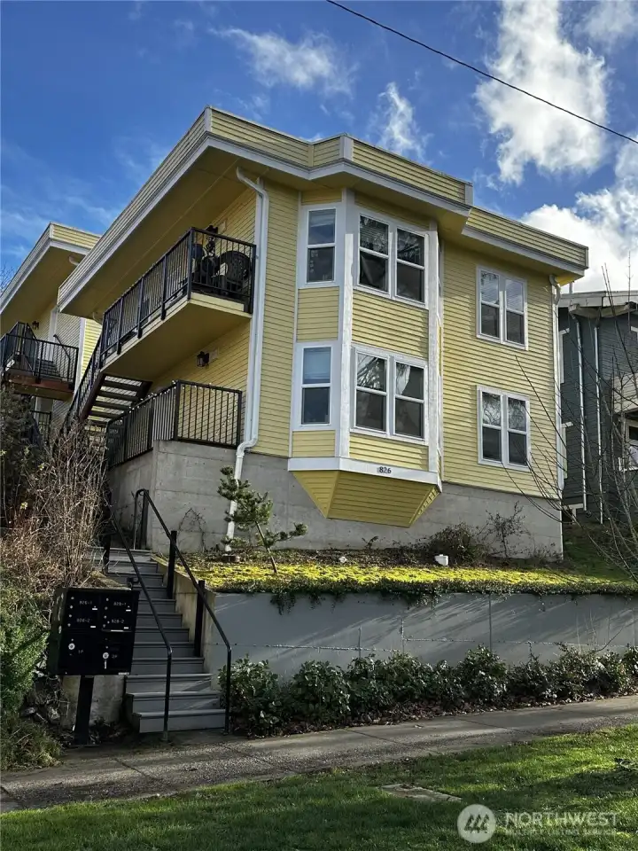 Front building 826 N Garden