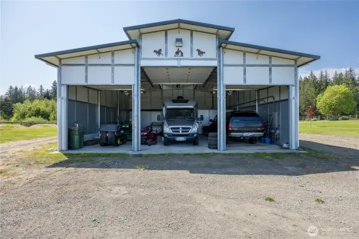 Extra storage with 50 Amp Hookup and Bathroom w/washer & dryer