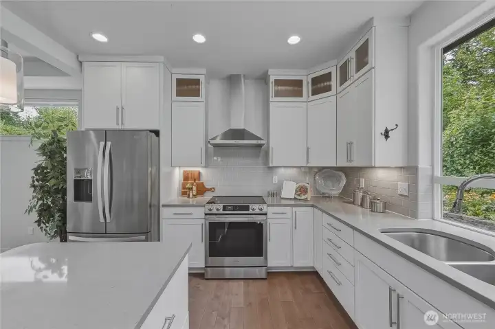 The kitchen has beautiful cabinetry with lots of full pullout drawers, all the way to the ceiling for great storage space.