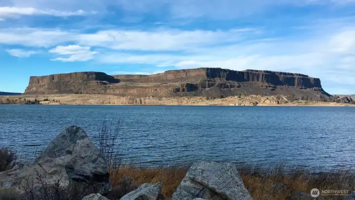 Steamboat Rock State Park with Banks Lake recreation is less approximately 20 minutes away
