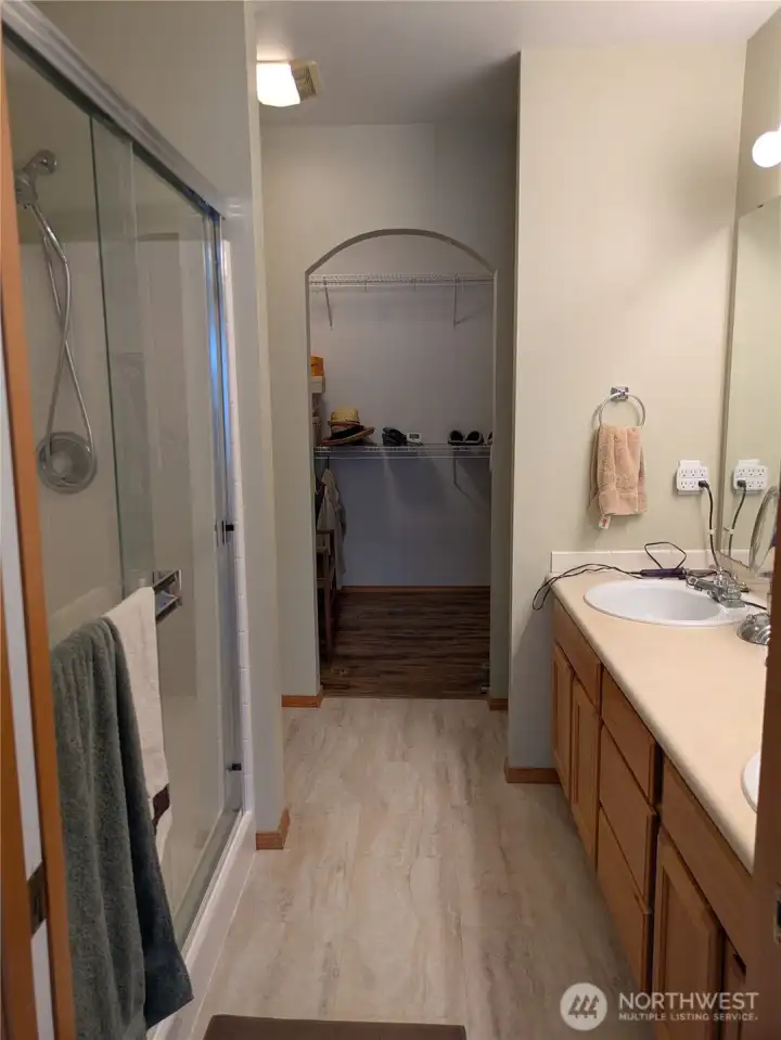 3/4 bath with double-vanity