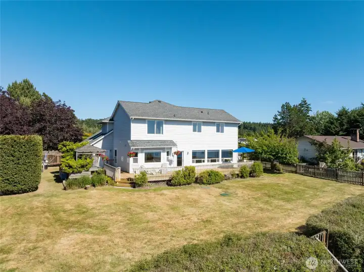 Spacious 4bd/3ba home with private stairs to your beach.