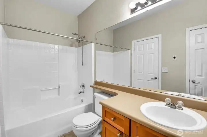Upstairs Full Bath Upstairs Full Bath
