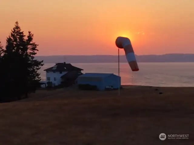 Fly home to Howell Airport 00WA