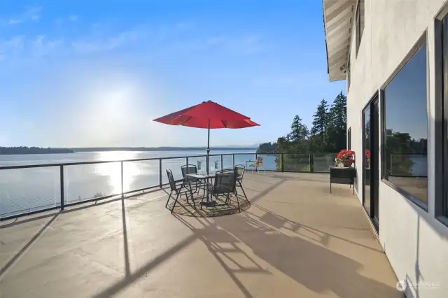 736 ft of Private Beach on Case Inlet