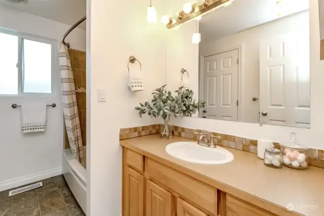 Clean bathroom!