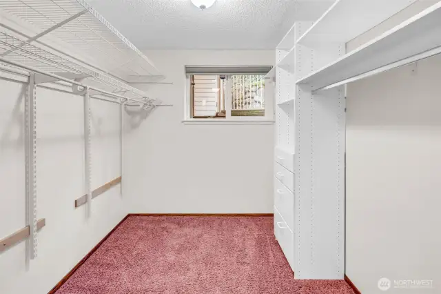 Walk-in-closet
