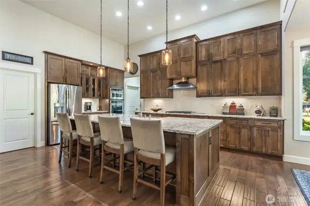 Island Kitchen, Stainless Appliances, Gas Cooktop