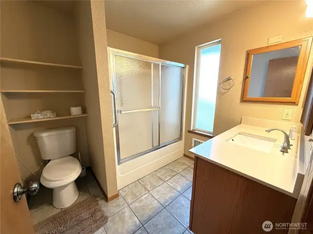 upper full bath