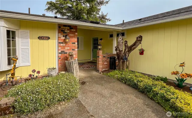 Welcome home to 1273 Vista Circle