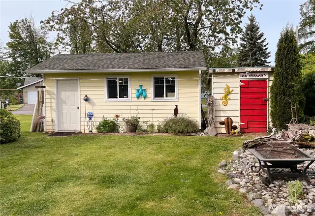 Detached garage