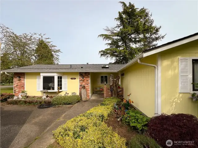 Front entryway , new paint and new roof.