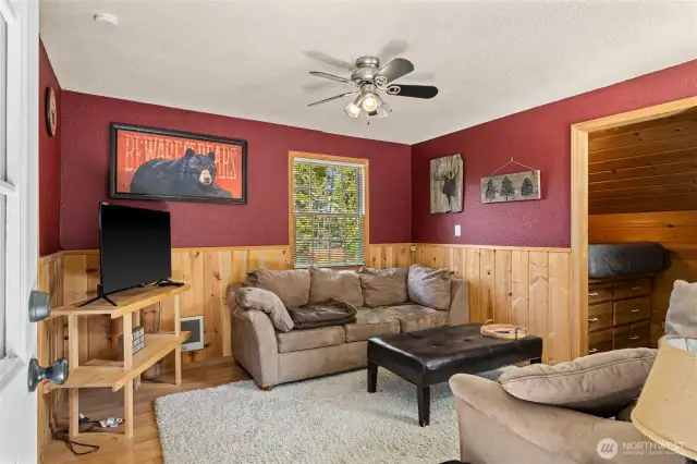 Main Cabin Living Room - all furnishings stay!