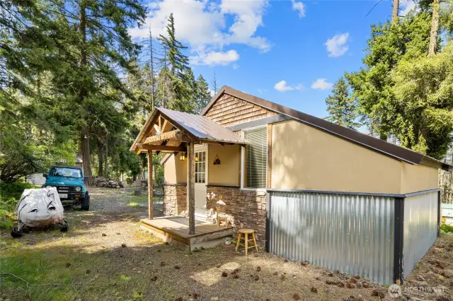 Main Cabin side view