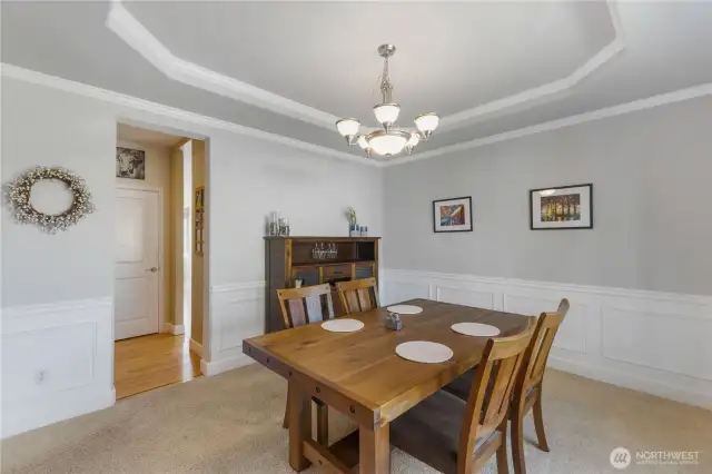 Additional view of the dining room.