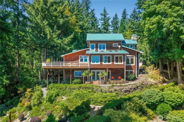 Welcome to your Private 5 Acre Retreat and Entertainer's Paradise conveniently located in Sammamish, WA.