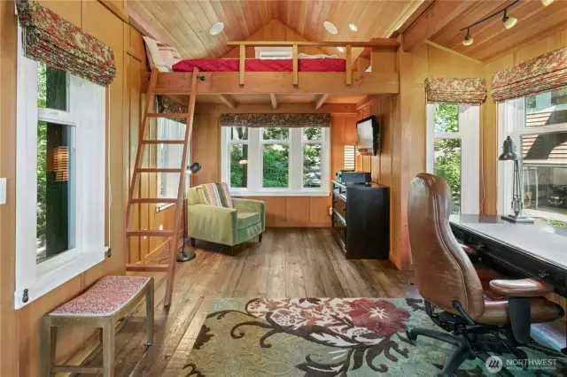 This is not your average treehouse! Built as a beautiful retreat this treehouse has electric and internet connections, loft style bed and a semi-private saloon door changing room