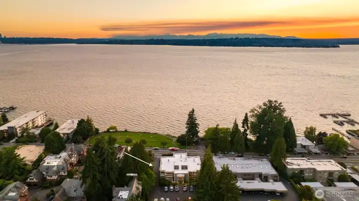 Directly across from Marsh Park, 5 min walk to downtown Kirkland.