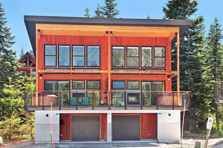 Ideal location for magnificent mountain views. Photo from previous listing of the same model of home.