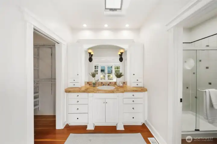 En-suite primary bathroom.