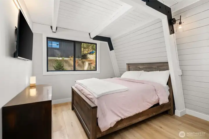 Bedroom 2, middle level