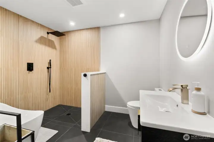 Easy washing for the furry friends or after a sauna session