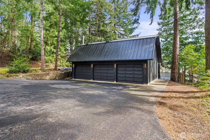 Large 3 car garage with plenty of off road parking