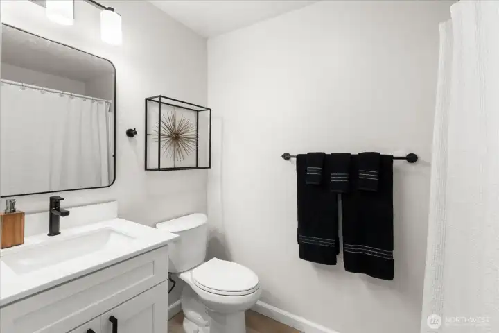 Primary full bathroom, totally refreshed.